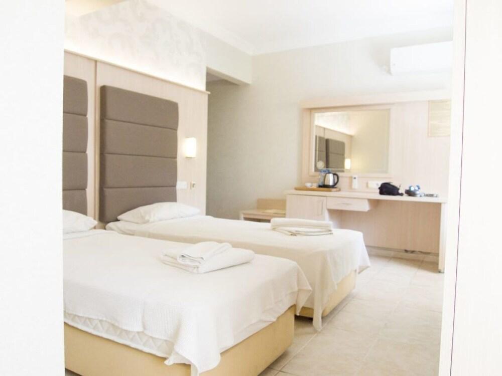 Oz-Can Hotel Турунч Екстериор снимка